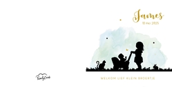 Hip geboortekaartje blauw met silhouet van grote zus met kinderwagen