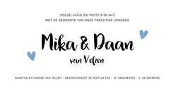 Enkel geboortekaartje voor een tweeling met blauwe watercolour