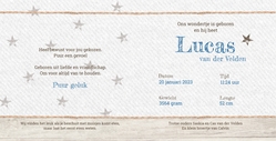 Lucas - Foto op schutting met label aan een touwtje 